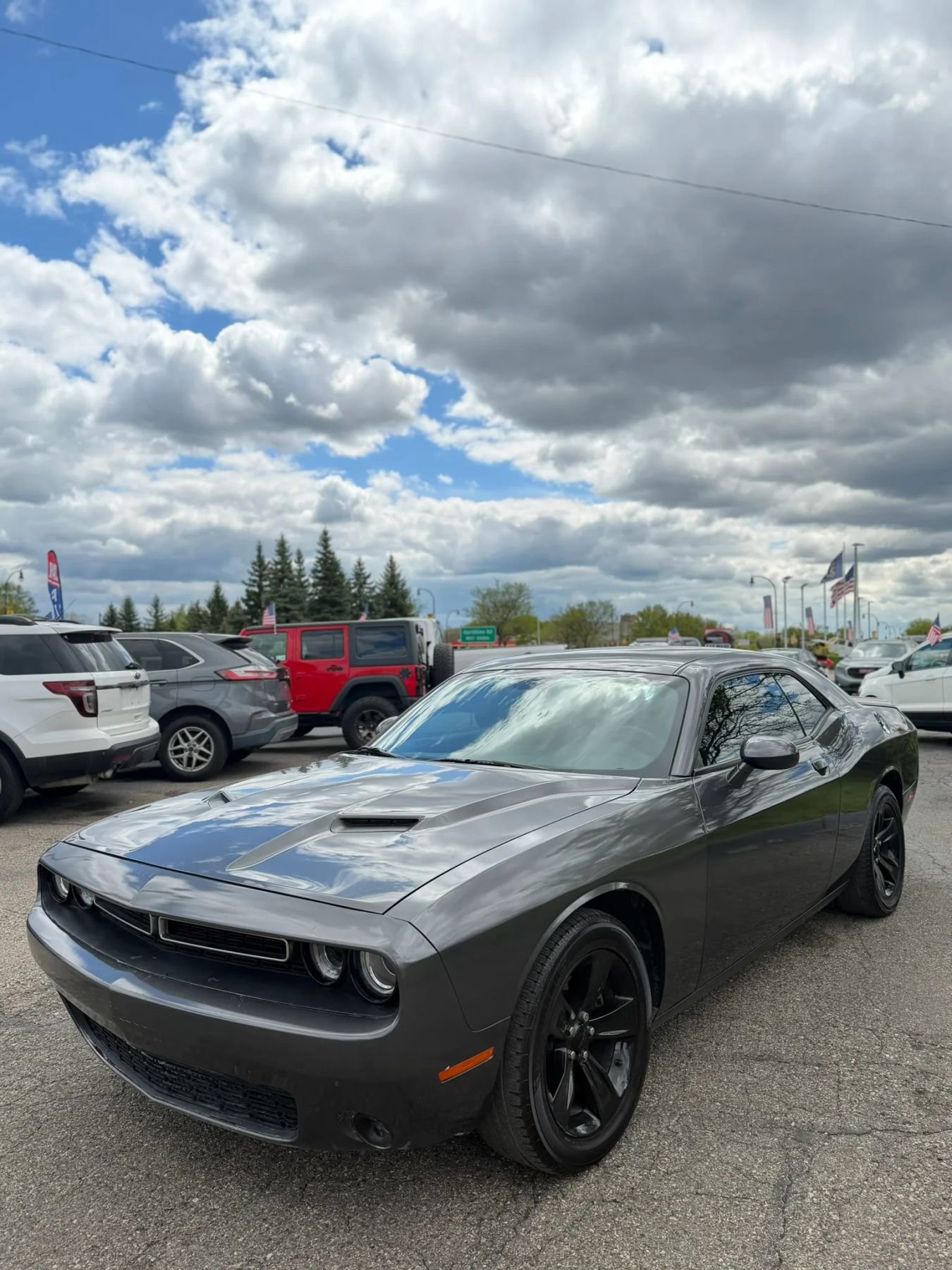 Used 2019 Dodge Challenger SXT RWD image 2