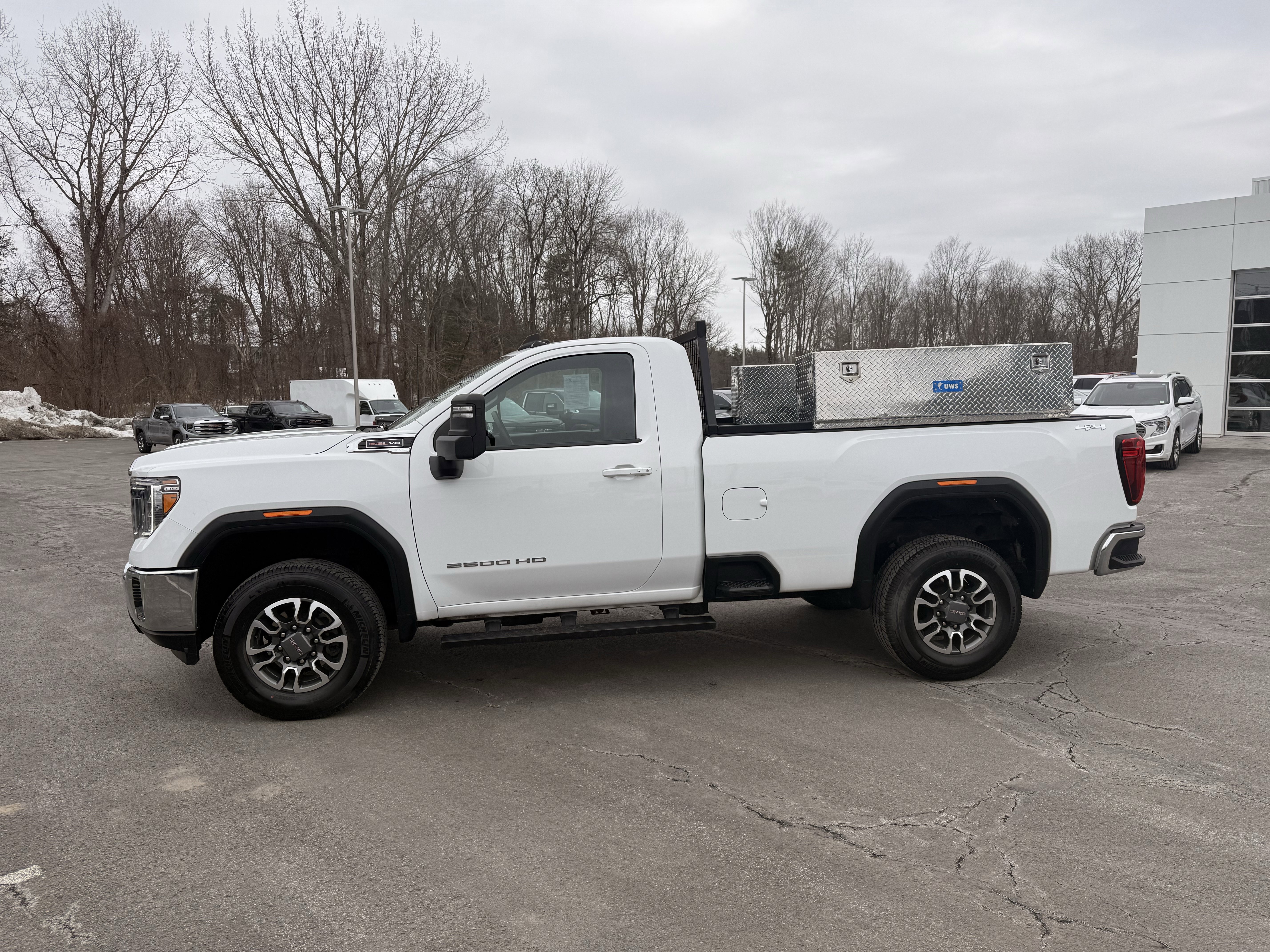 Used 2022 GMC Sierra 2500 SLE w/ SLE Convenience Package image 2
