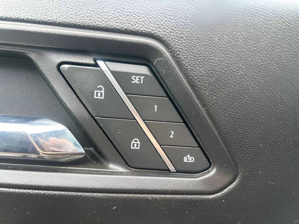 Used 2023 GMC Canyon AT4 w/ AT4 Premium Package AWD/4WD image 4