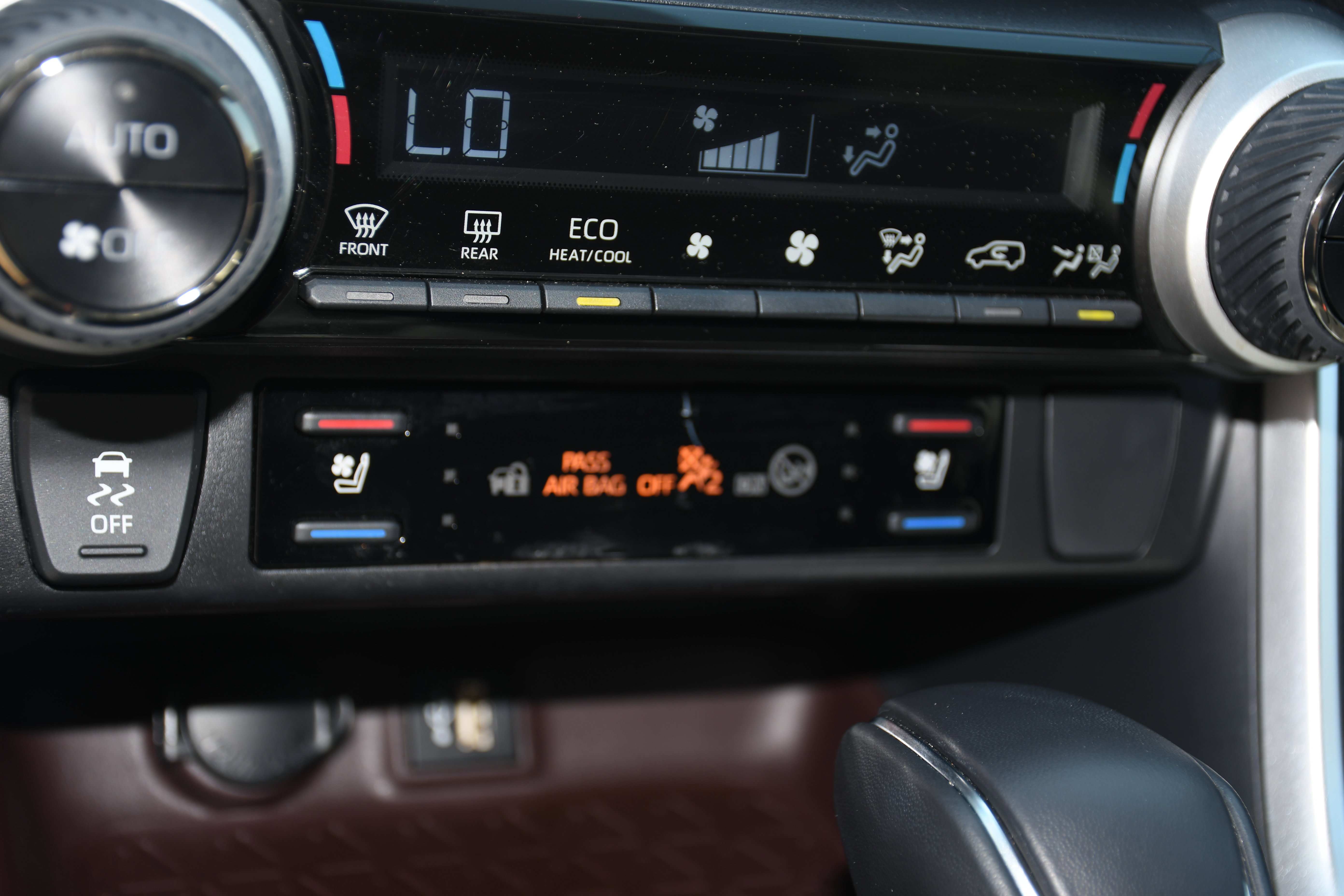 Used 2024 Toyota RAV4 Limited image 16