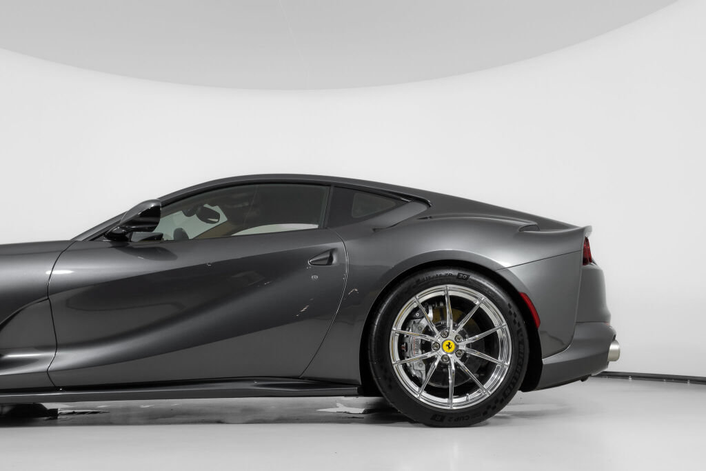 Used 2019 Ferrari 812 Superfast RWD image 16