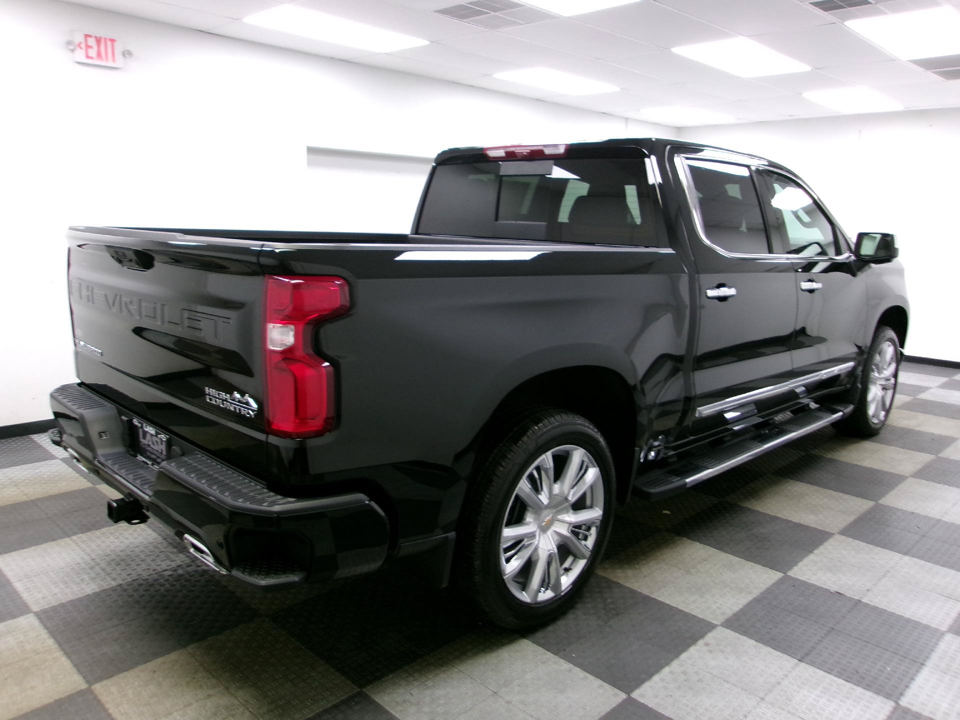 New 2026 Chevrolet Silverado 1500 High Country w/ Technology Package AWD/4WD image 14