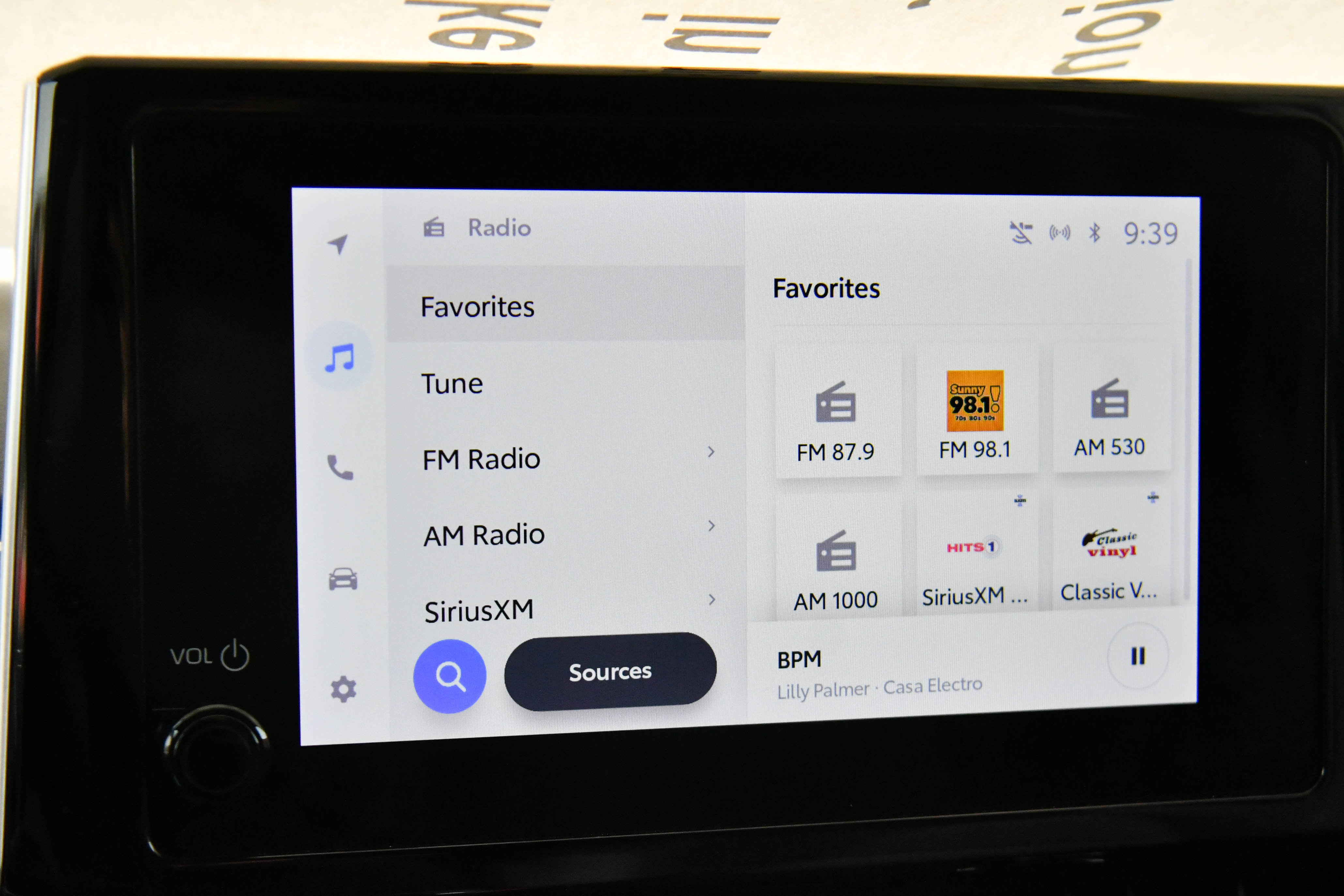 Used 2024 Toyota Corolla SE w/ SE Package image 23