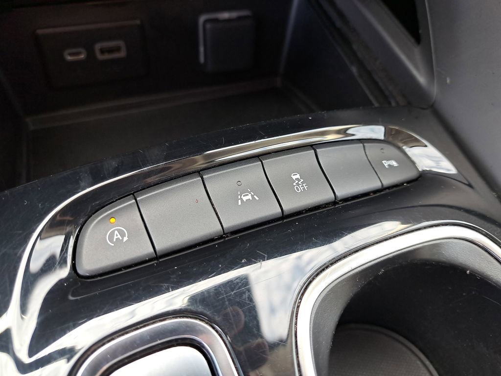 Used 2023 Buick Envision Essence image 26