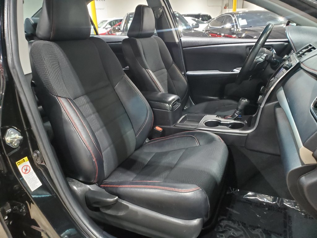 Used 2016 Toyota Camry SE FWD image 14