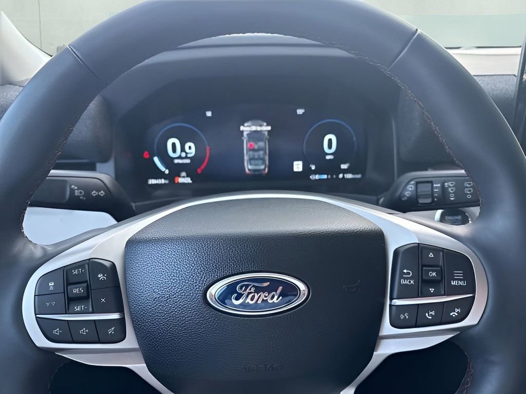 Used 2025 Ford Explorer Active AWD/4WD image 11