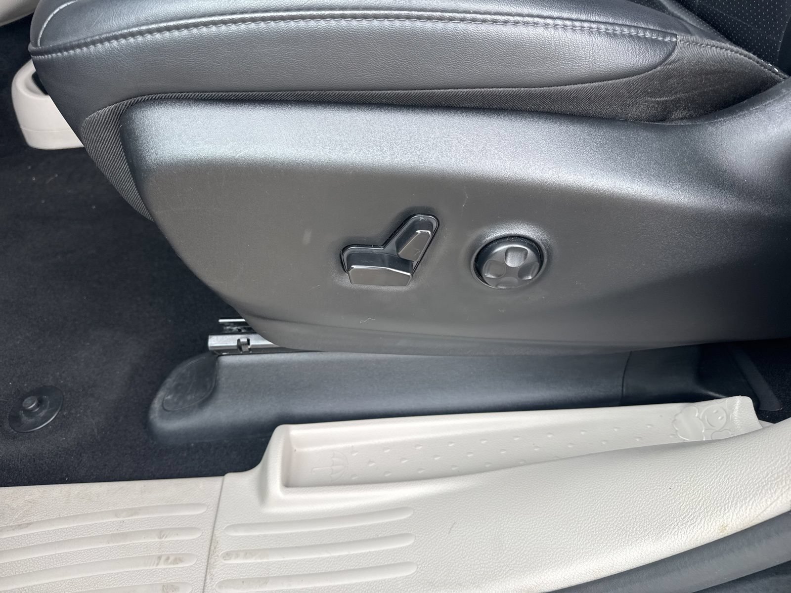 Used 2024 Chrysler Pacifica Limited FWD image 20