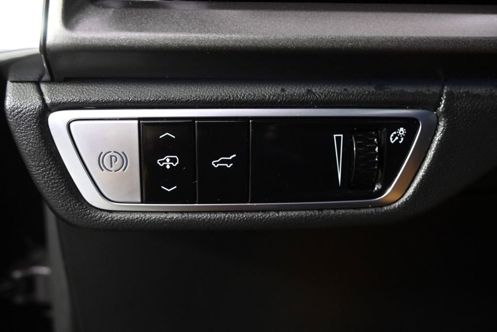 Certified 2026 Cadillac Vistiq Platinum w/ LPO, Floor Liner Package AWD/4WD image 25