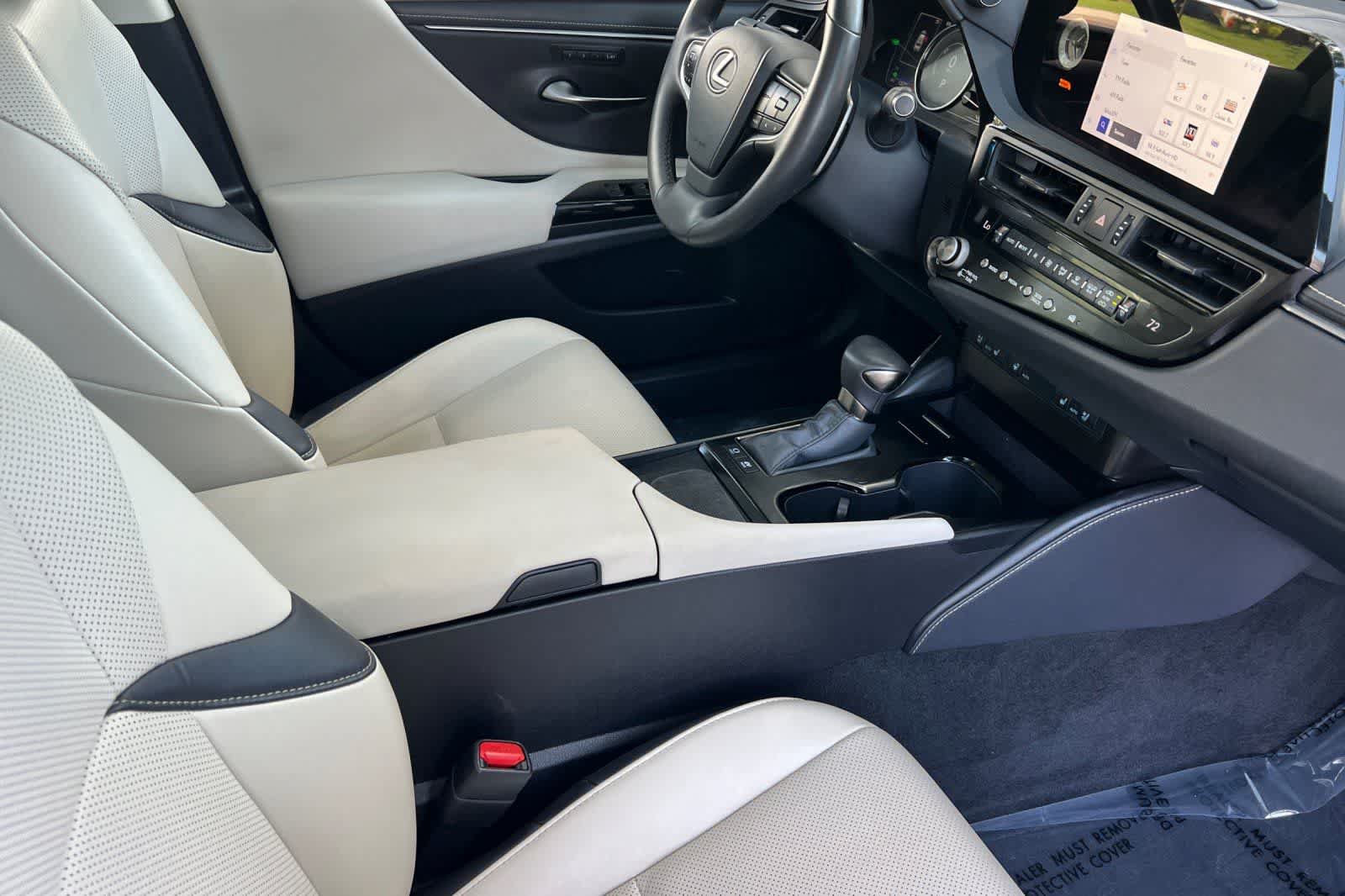 Used 2025 Lexus ES 300h w/ Premium Package FWD image 18
