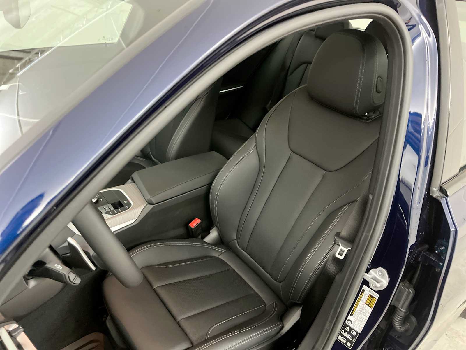 New 2026 BMW 330i xDrive Sedan w/ M Sport Package AWD/4WD image 19