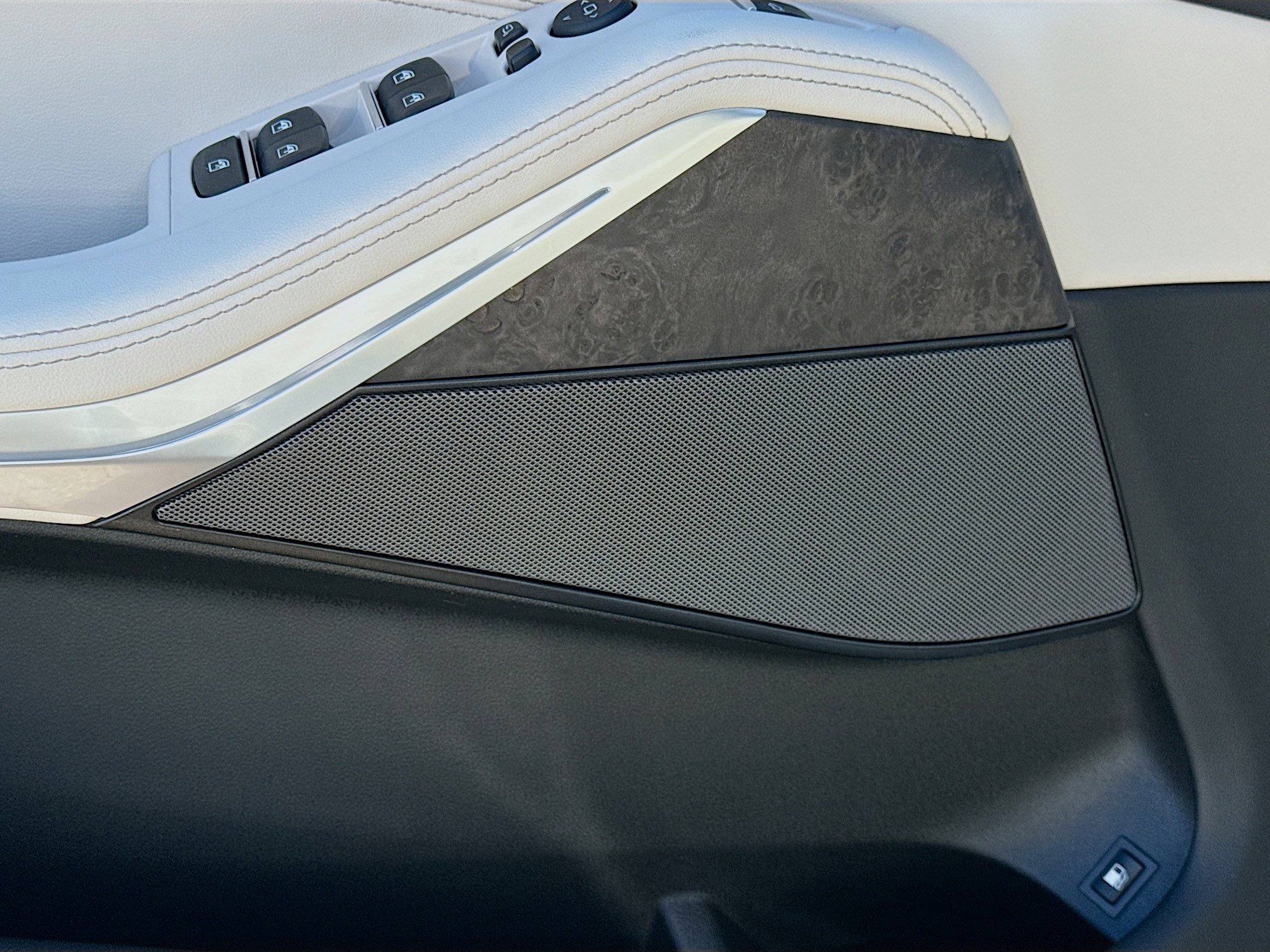 New 2026 BMW X5 xDrive50e w/ Executive Package image 25