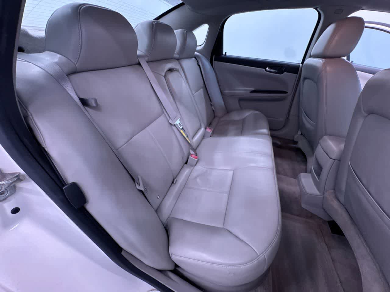 Used 2008 Chevrolet Impala LT w/ Luxury Edition Package FWD image 33