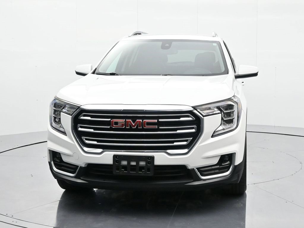 Used 2024 GMC Terrain SLT image 2