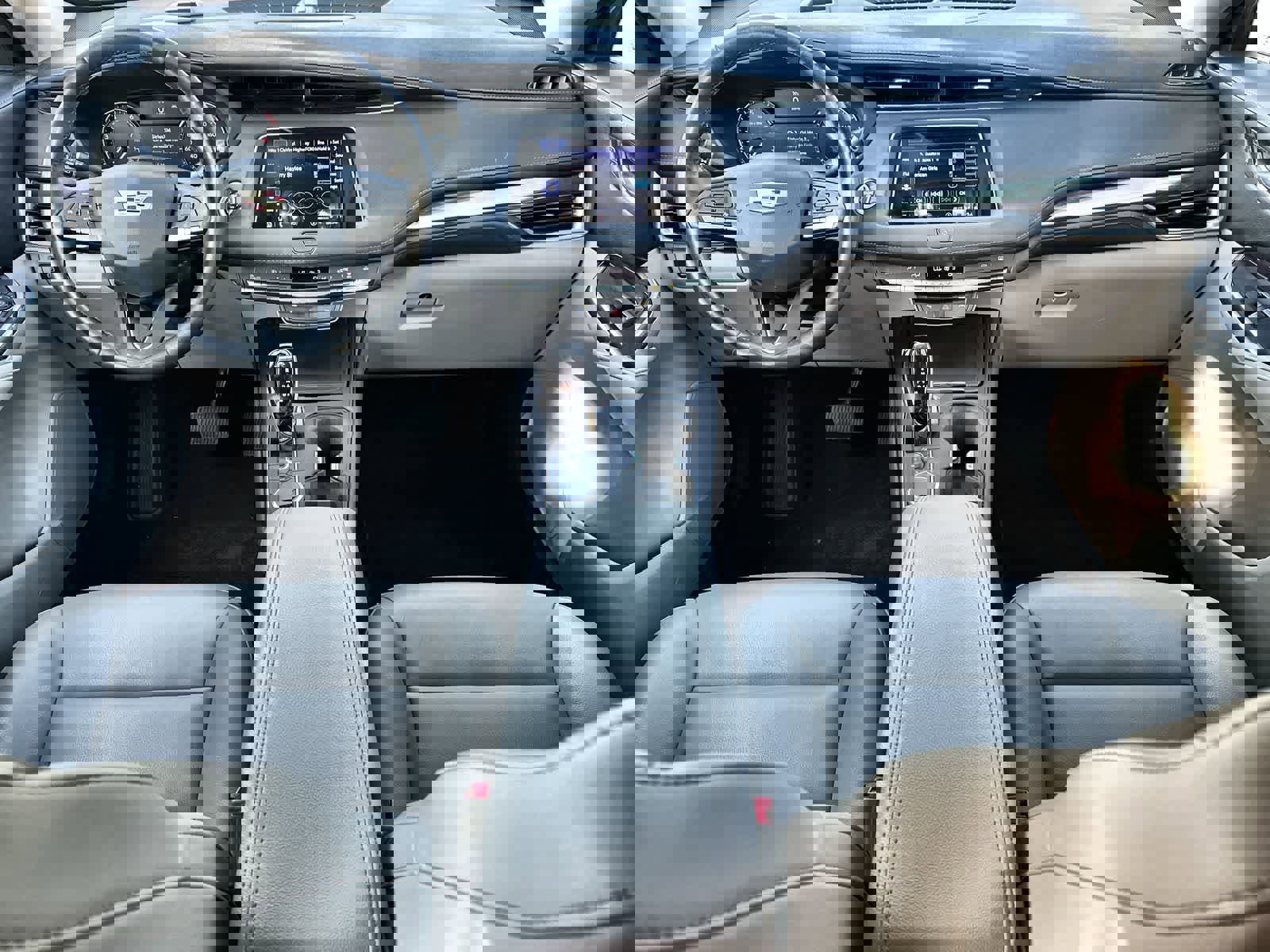 Used 2022 Cadillac XT4 Luxury w/ Driver Awareness Package image 19