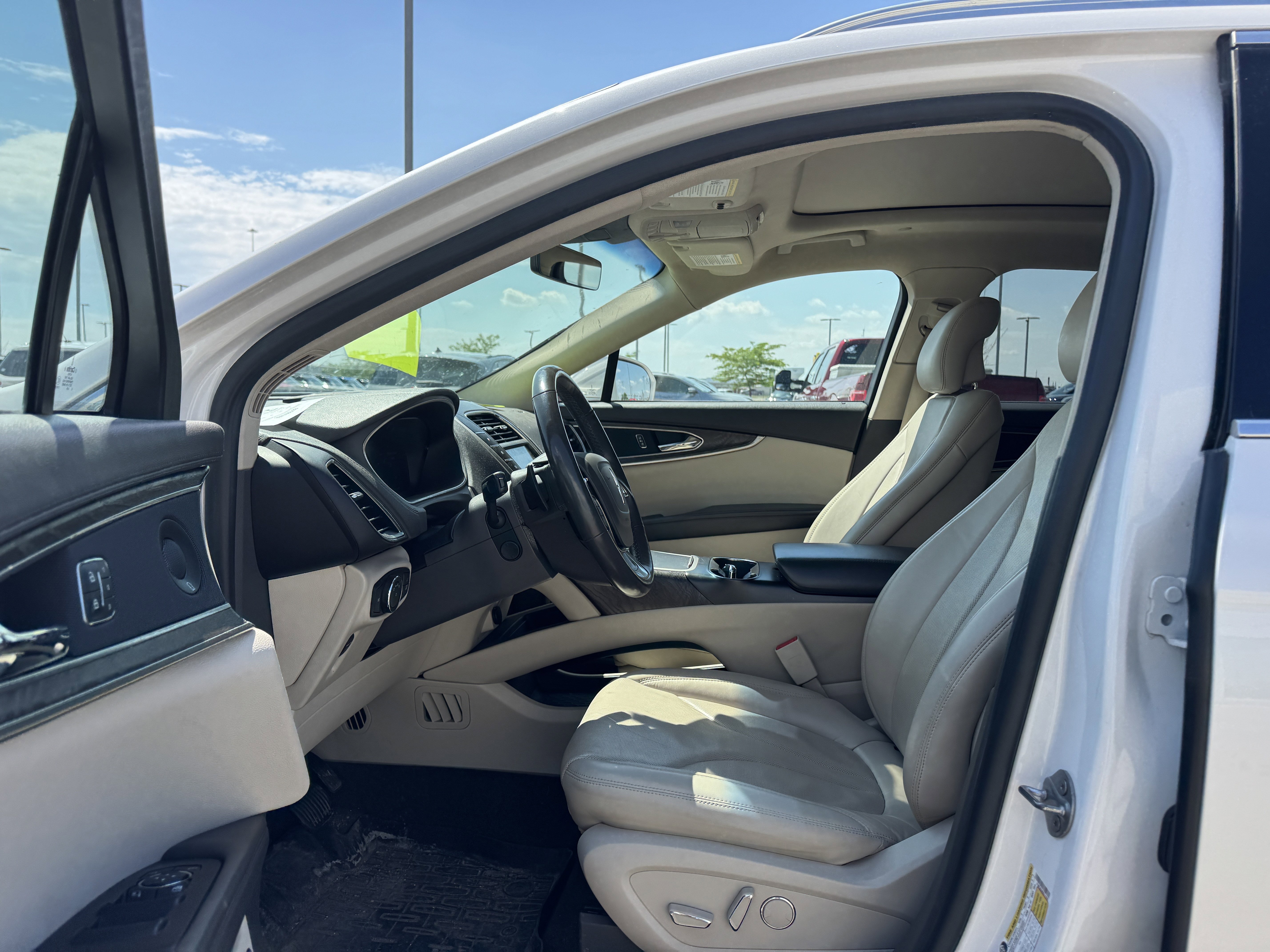 Used 2019 Lincoln Nautilus Reserve AWD/4WD image 5