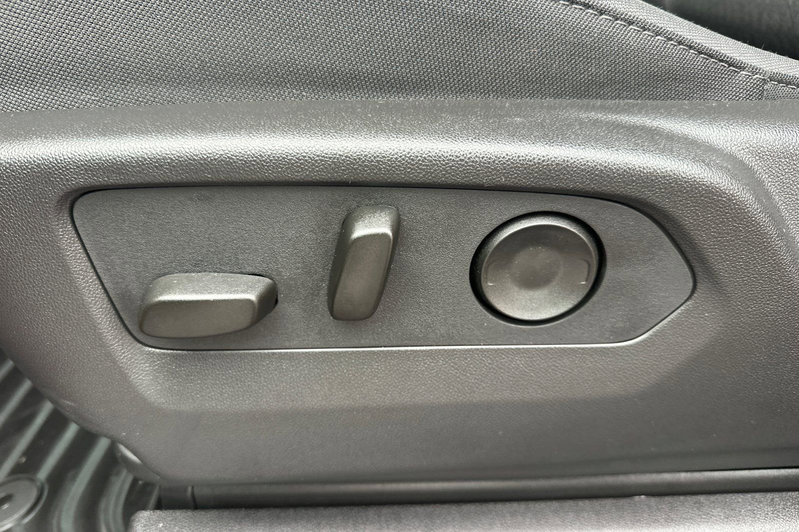 Used 2025 Chevrolet Silverado 1500 Custom image 13