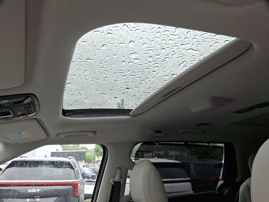 New 2026 Kia Carnival SX w/ SX Dark Edition Package image 12