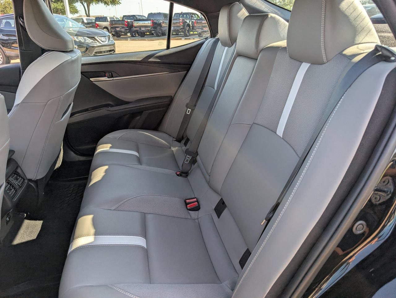 Used 2025 Toyota Camry SE AWD/4WD image 26