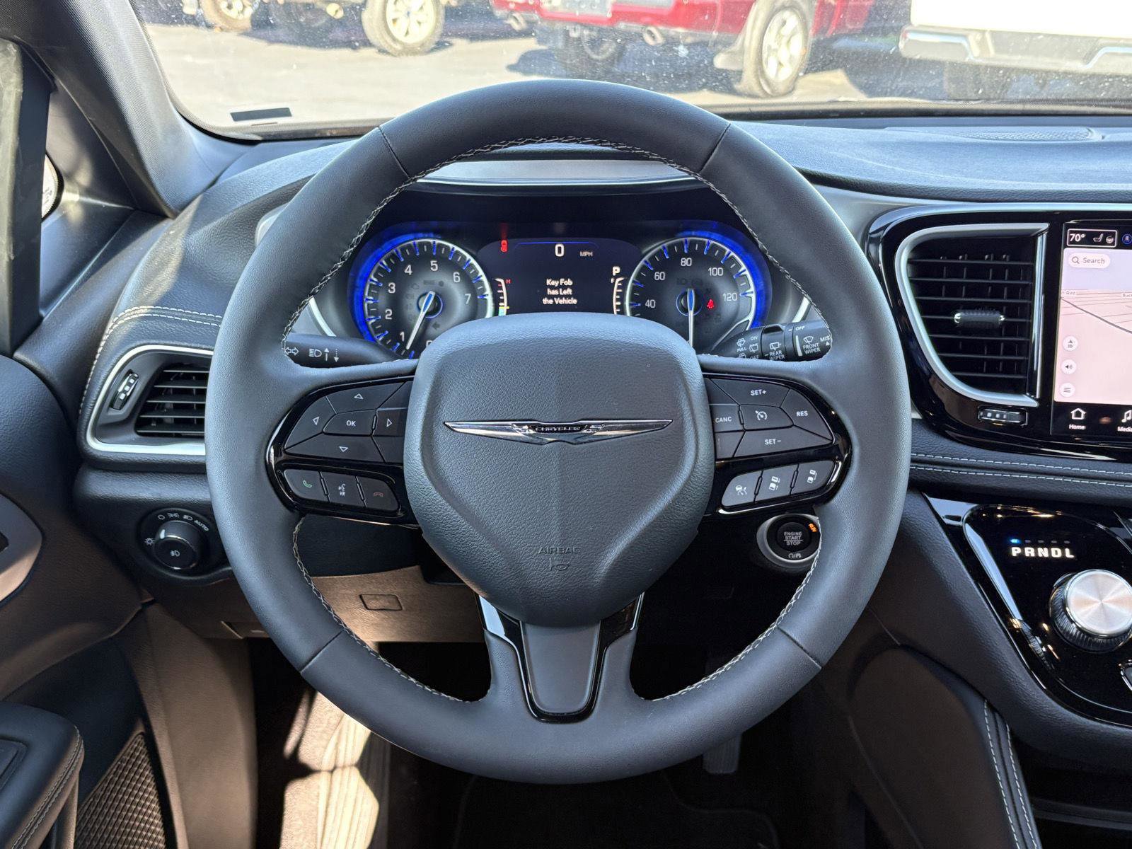 Used 2025 Chrysler Pacifica Limited image 14