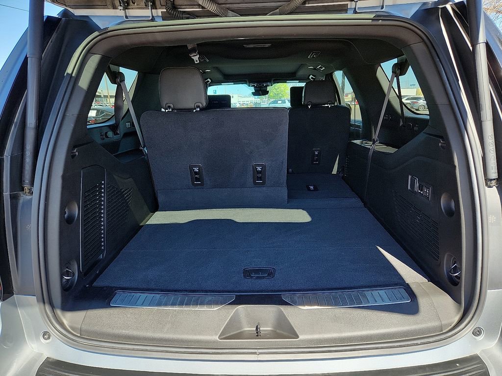 Used 2024 Chevrolet Suburban High Country AWD/4WD image 9
