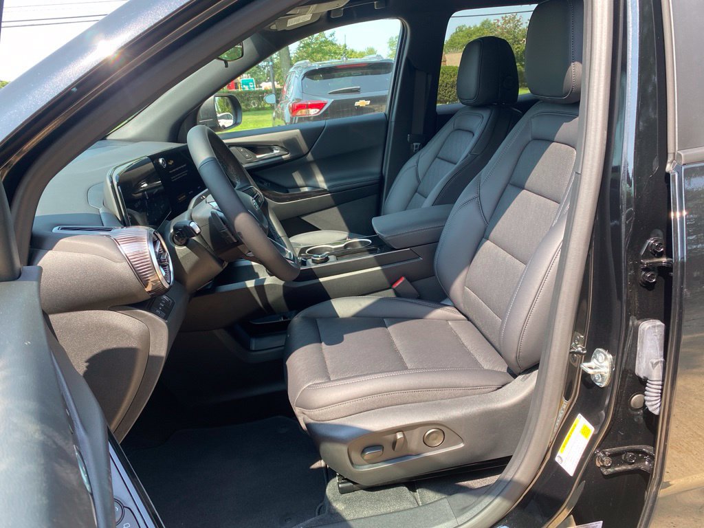 New 2027 Chevrolet Equinox LT w/ Convenience Package II AWD/4WD image 12