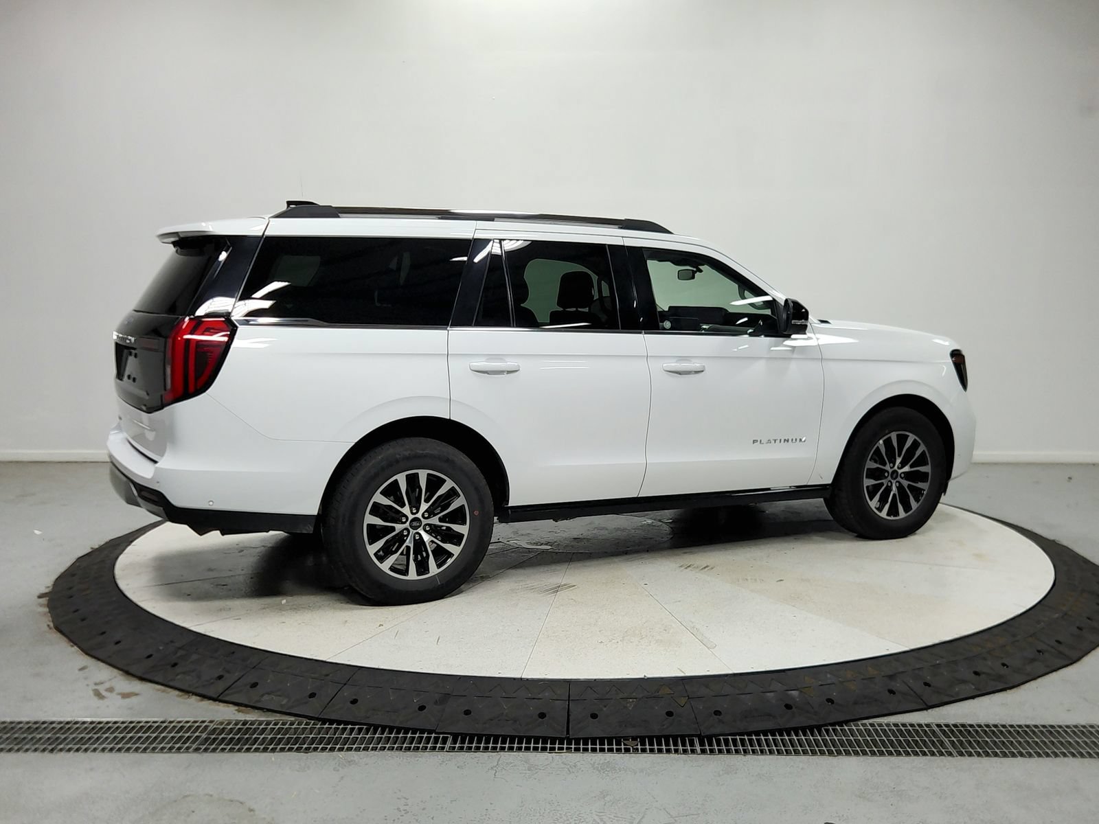 Used 2025 Ford Expedition Platinum AWD/4WD image 9