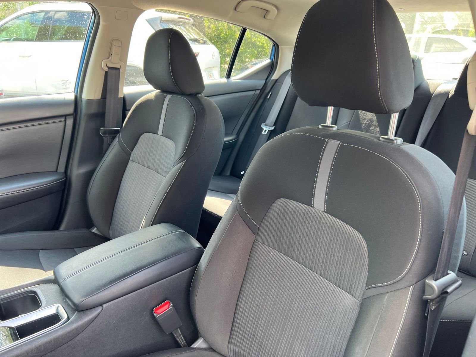Used 2025 Nissan Sentra SV FWD image 35