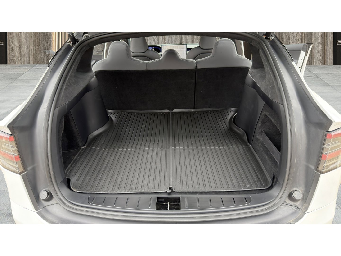 Used 2023 Tesla Model X image 45