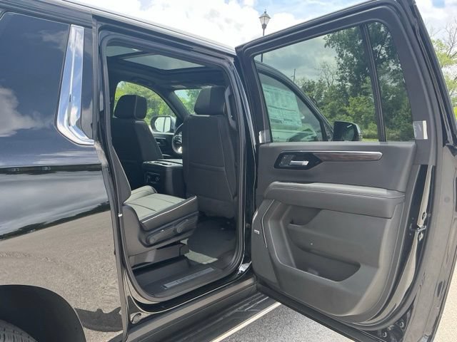 New 2026 Chevrolet Suburban Premier w/ Sun And Tow Package AWD/4WD image 22