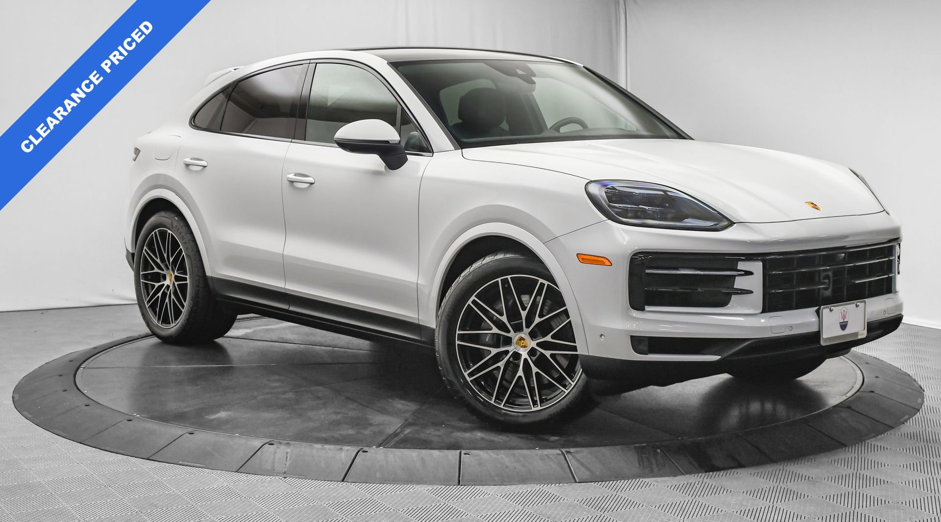 Used 2024 Porsche Cayenne Coupe image 1