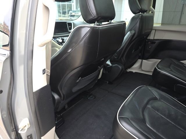 Used 2023 Chrysler Pacifica Limited FWD image 19