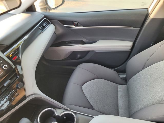 Used 2021 Toyota Camry LE image 10