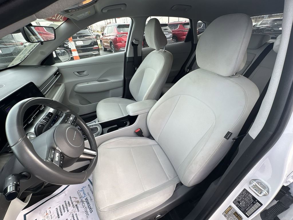Used 2025 Hyundai Kona SEL image 13