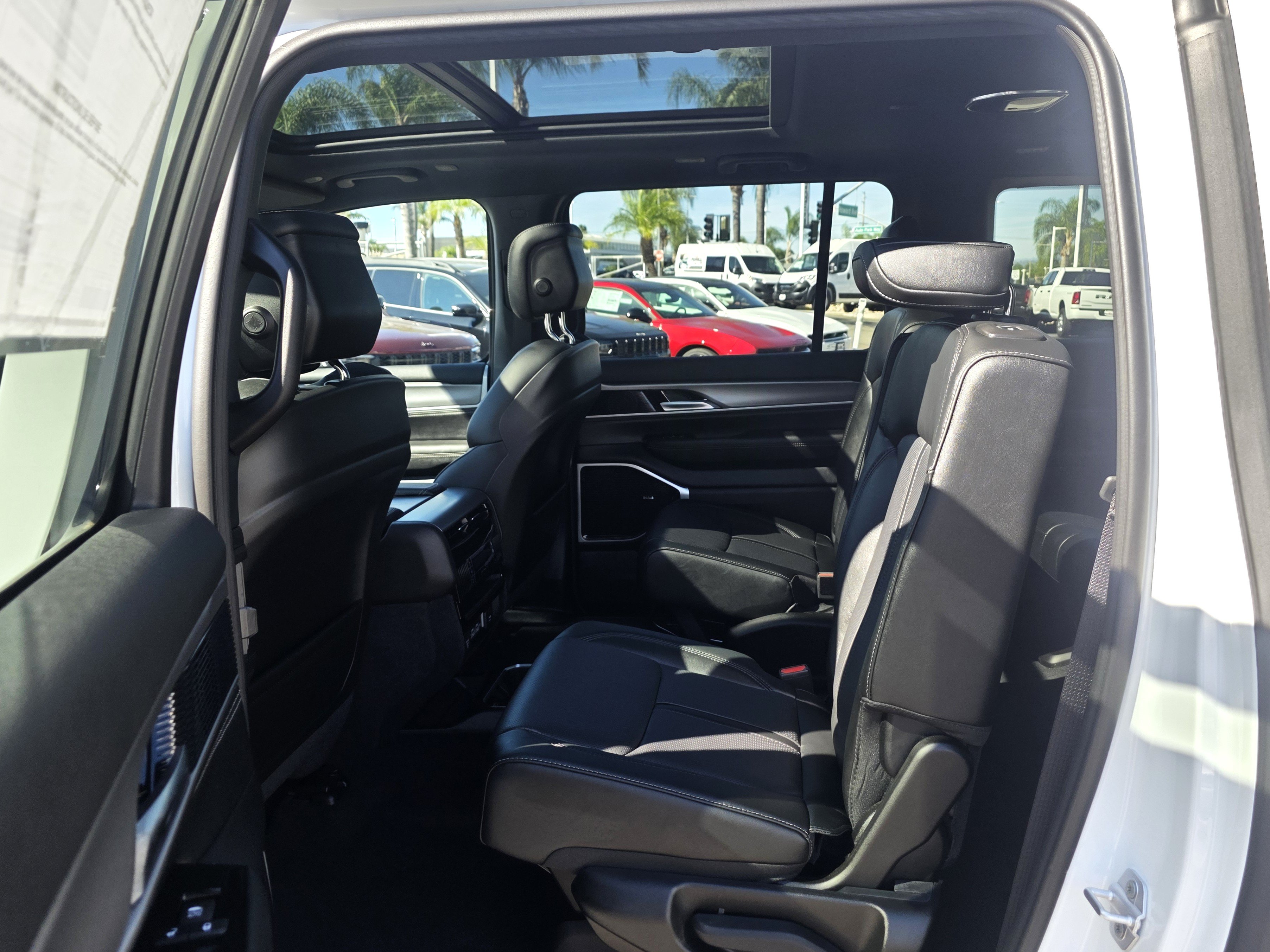 New 2026 Jeep Grand Wagoneer L Limited w/ Premium Group II AWD/4WD image 22