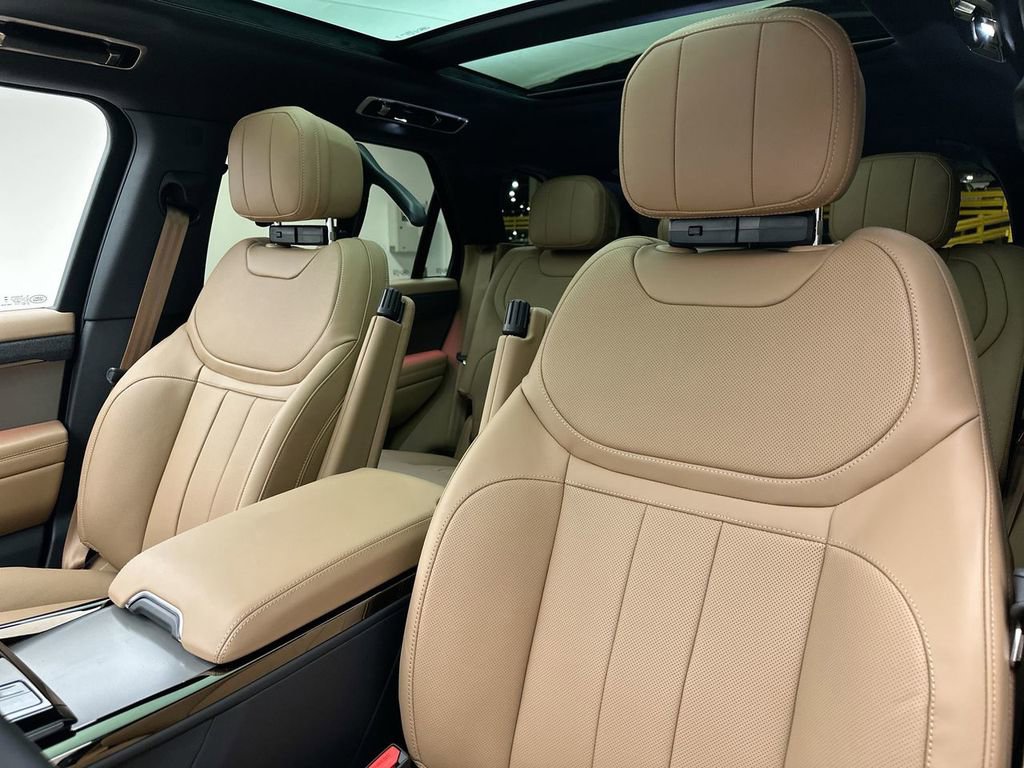 New 2026 Land Rover Range Rover Sport SE AWD/4WD image 18