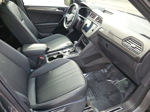 Used 2023 Volkswagen Tiguan SE R-Line AWD/4WD image 11