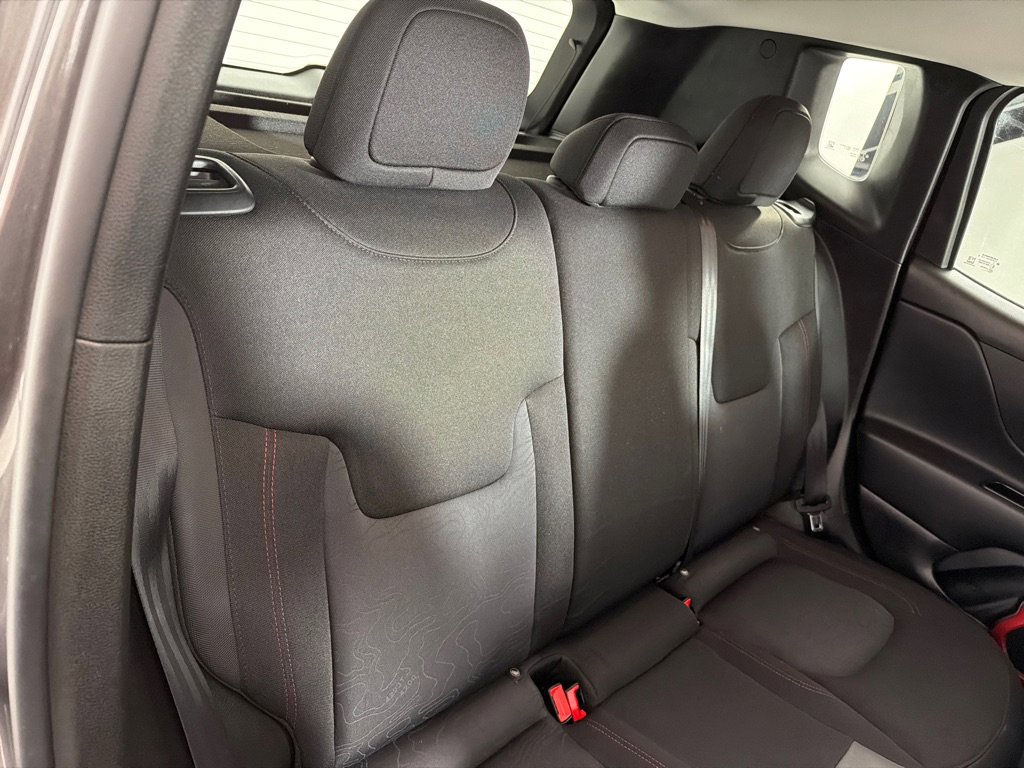 Used 2017 Jeep Renegade Trailhawk image 24