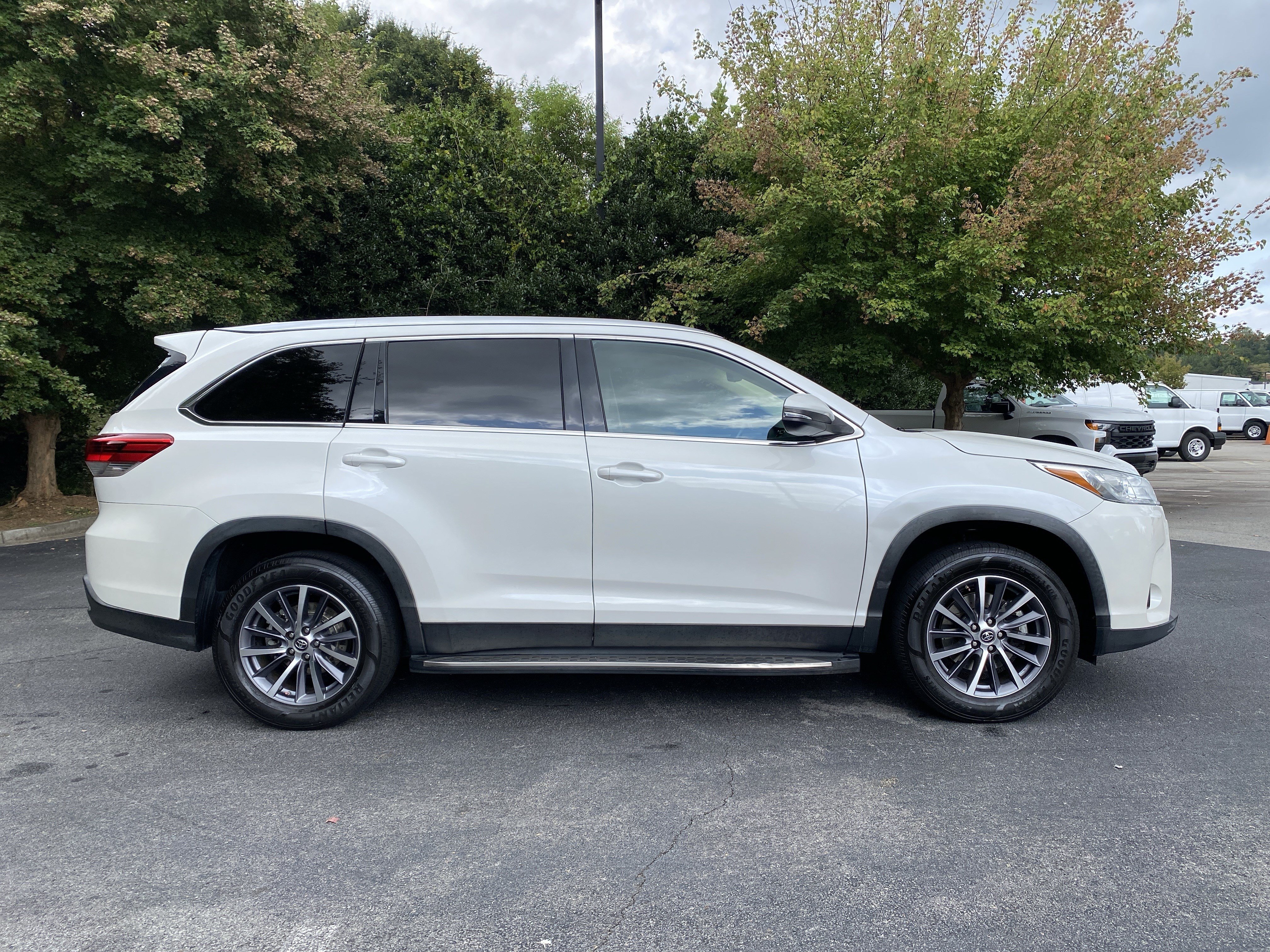 Used 2019 Toyota Highlander XLE FWD image 10