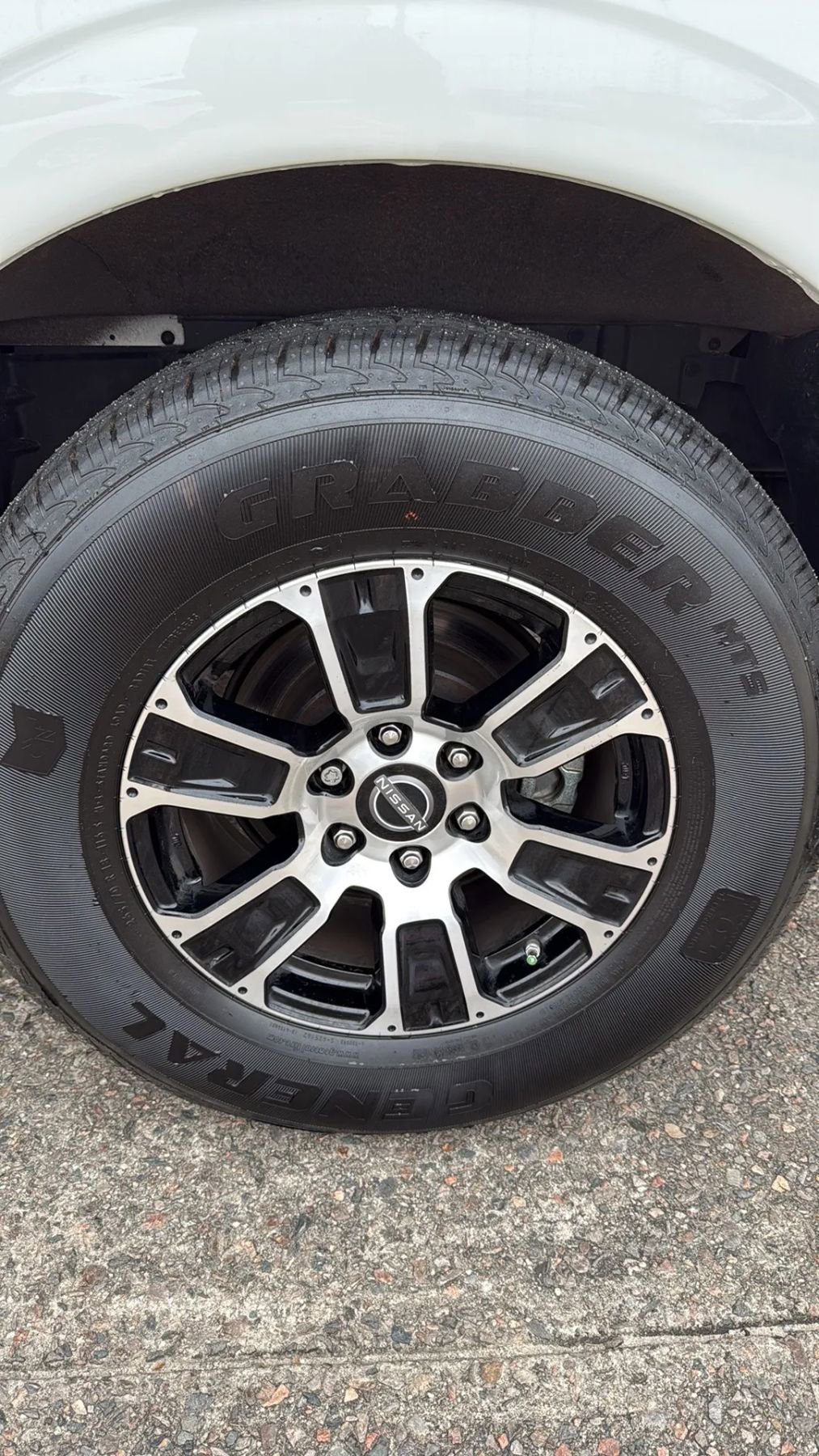 Used 2024 Nissan Titan SV w/ SV Convenience Package image 16