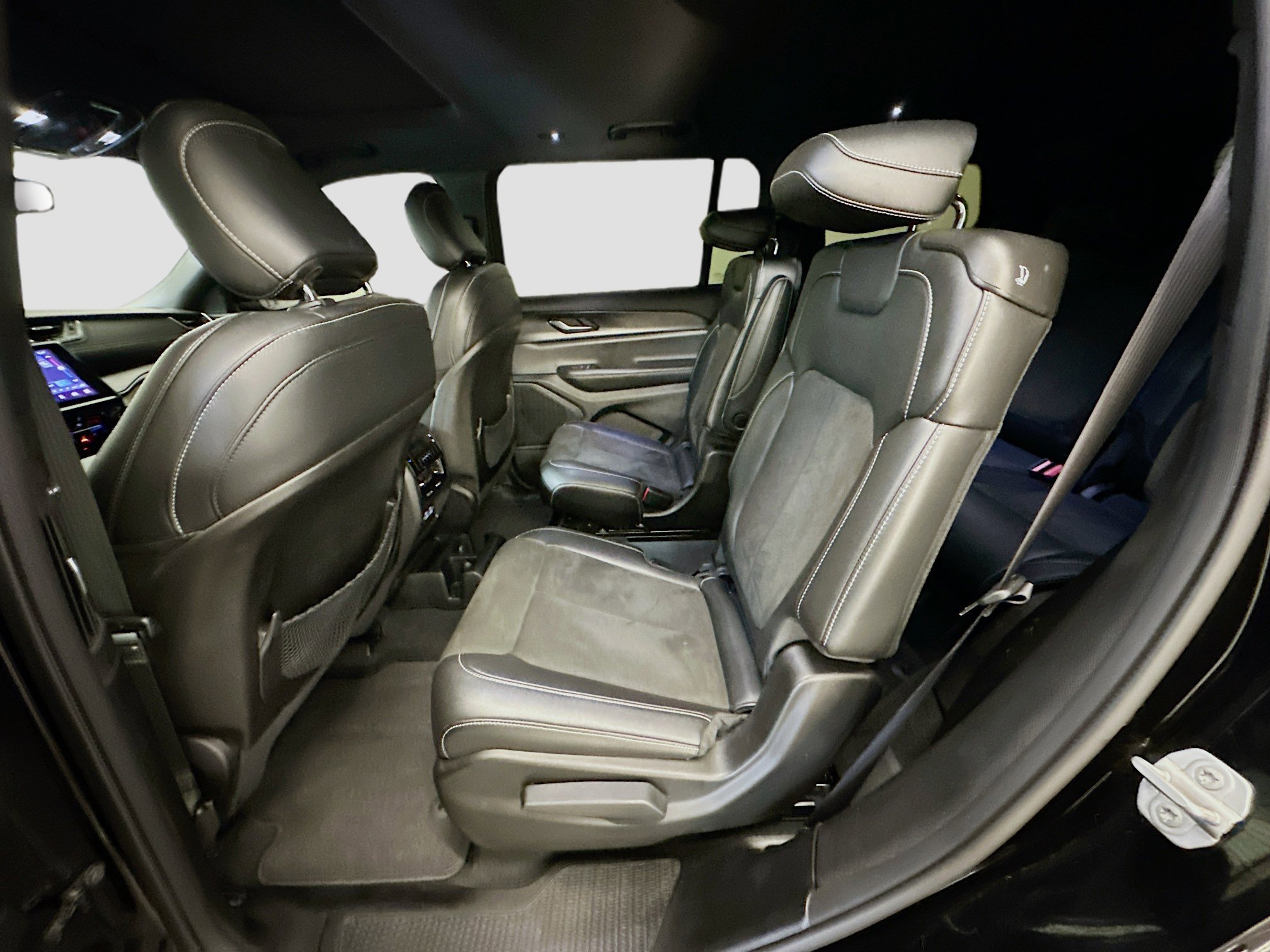 Used 2023 Jeep Grand Cherokee L Laredo image 30