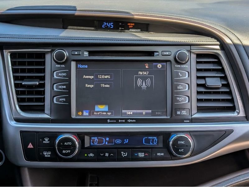 Used 2019 Toyota Highlander XLE AWD/4WD image 23