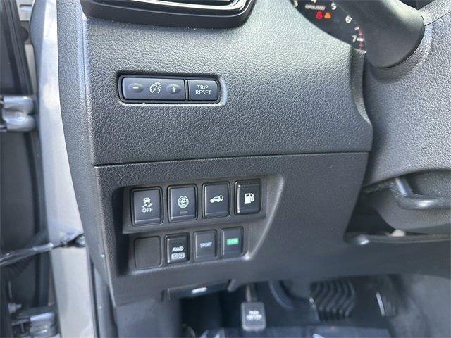 Used 2020 Nissan Rogue SV image 29