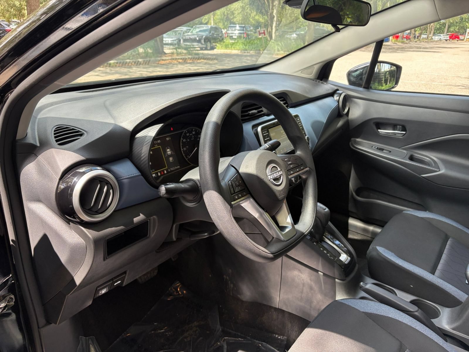 Used 2025 Nissan Versa SV FWD image 32
