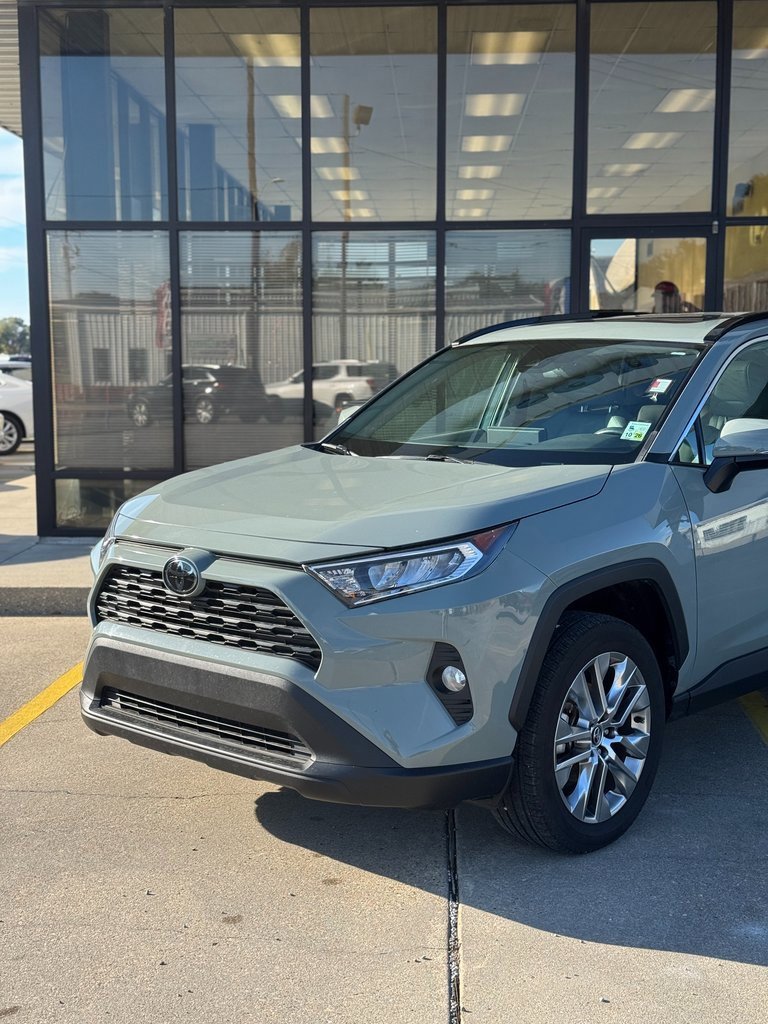 Used 2020 Toyota RAV4 XLE Premium image 2