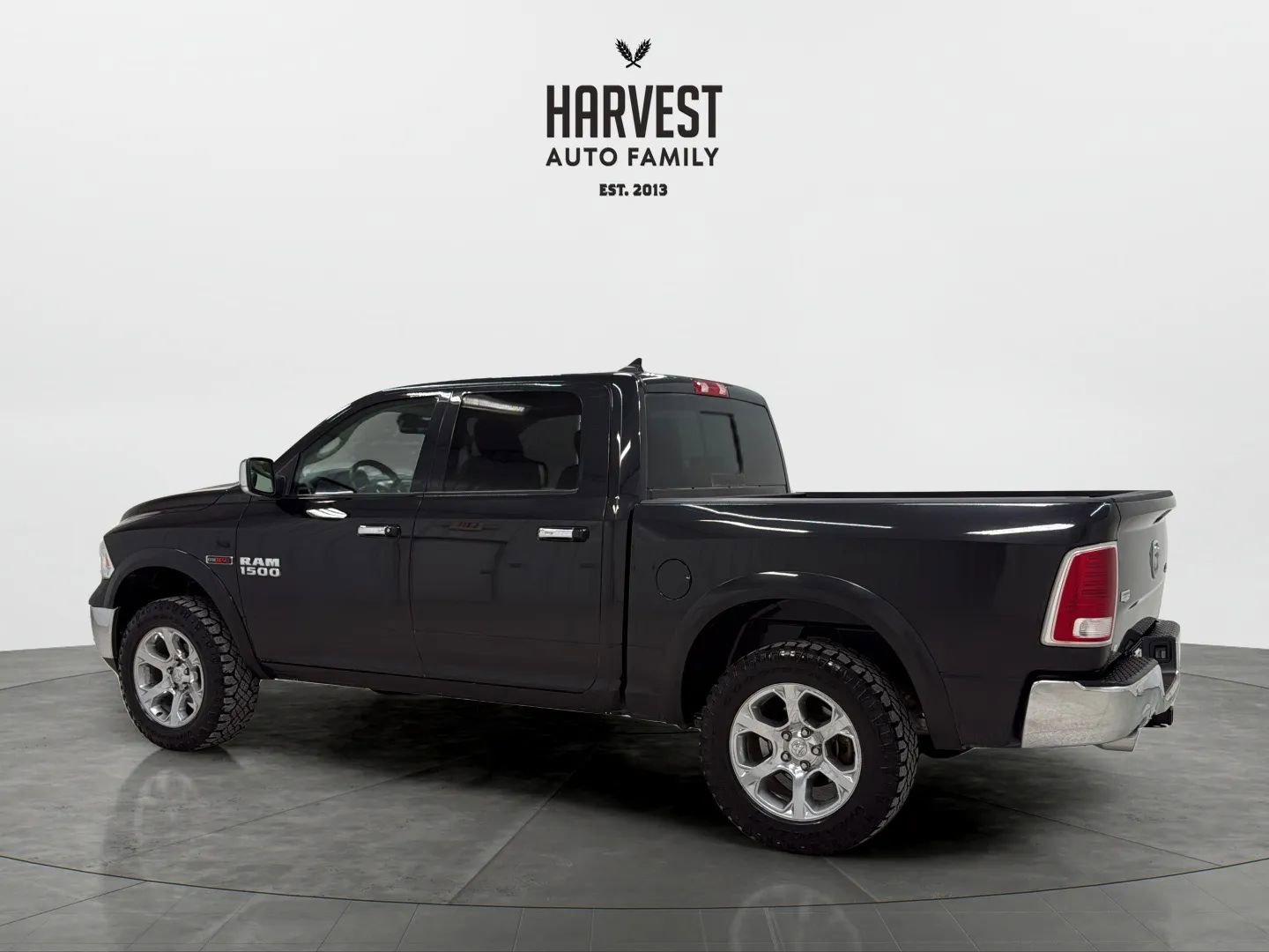 Used 2018 RAM 1500 Laramie w/ Convenience Group AWD/4WD image 3