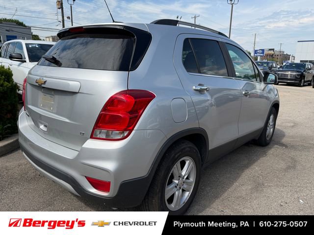 Used 2018 Chevrolet Trax LT w/ LT Convenience Package FWD image 2