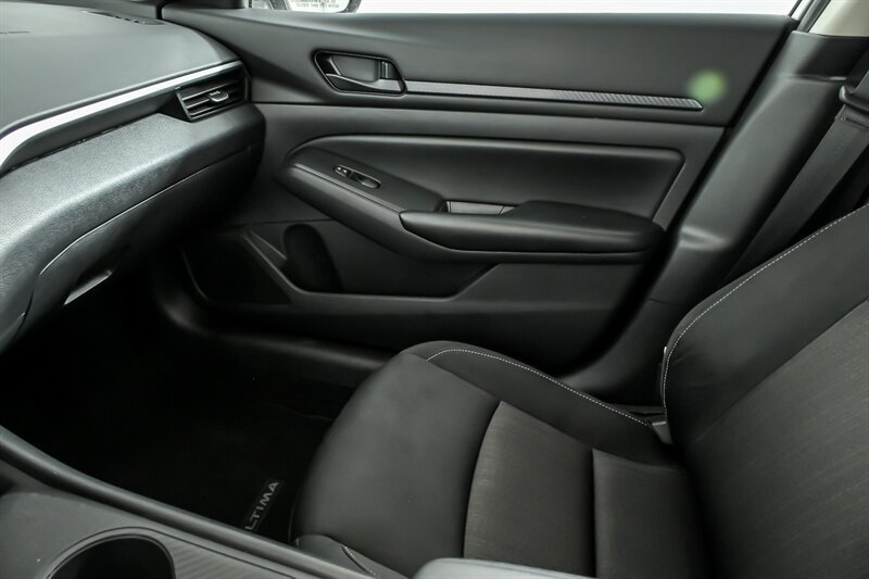 Used 2024 Nissan Altima 2.5 S FWD image 30