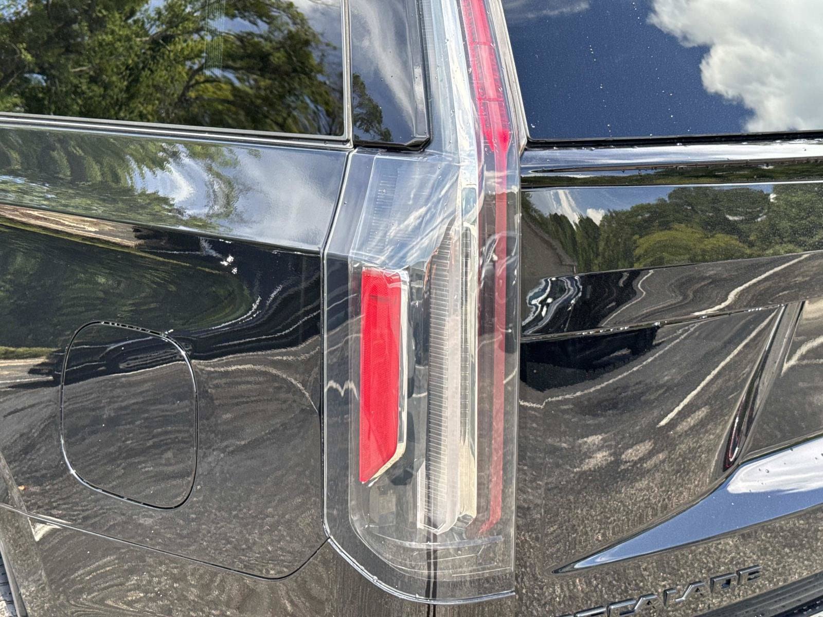 Certified 2023 Cadillac Escalade V w/ LPO, ONYX Package AWD/4WD image 11