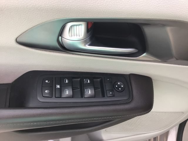 Used 2017 Chrysler Pacifica Touring-L FWD image 23