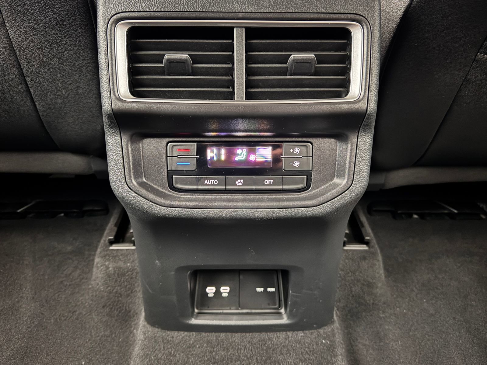 Used 2025 Volkswagen Atlas SE image 25